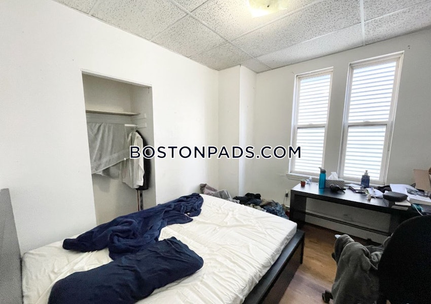 BOSTON - MISSION HILL - 3 Beds, 1.5 Baths - Image 8