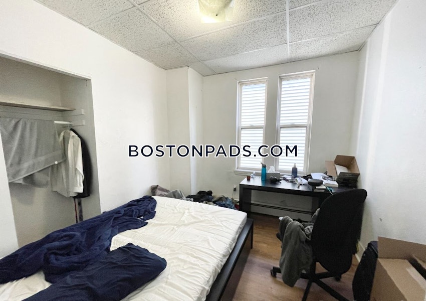 BOSTON - MISSION HILL - 3 Beds, 1.5 Baths - Image 7