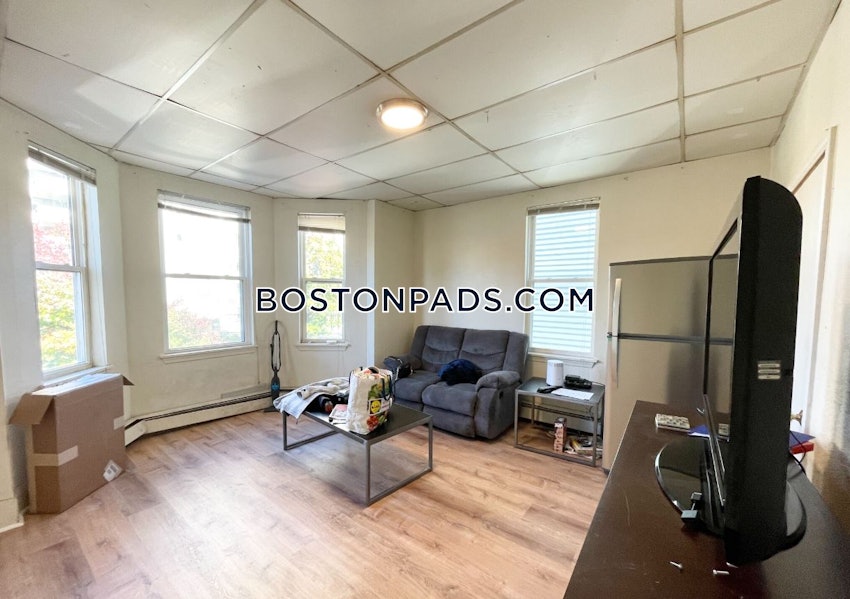 BOSTON - MISSION HILL - 3 Beds, 1.5 Baths - Image 12