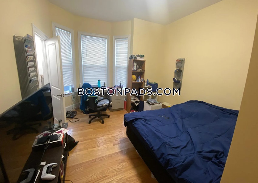 CAMBRIDGE - CENTRAL SQUARE/CAMBRIDGEPORT - 5 Beds, 2 Baths - Image 3