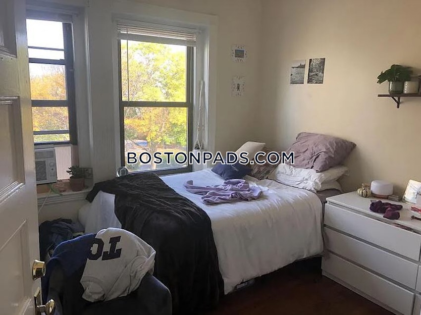 BOSTON - MISSION HILL - 5 Beds, 2 Baths - Image 3