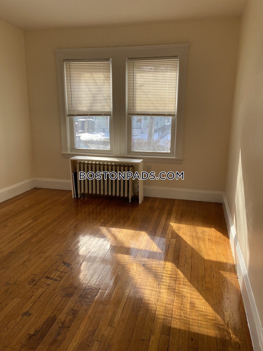 BOSTON - HYDE PARK - 1 Bed, 1 Bath - Image 1