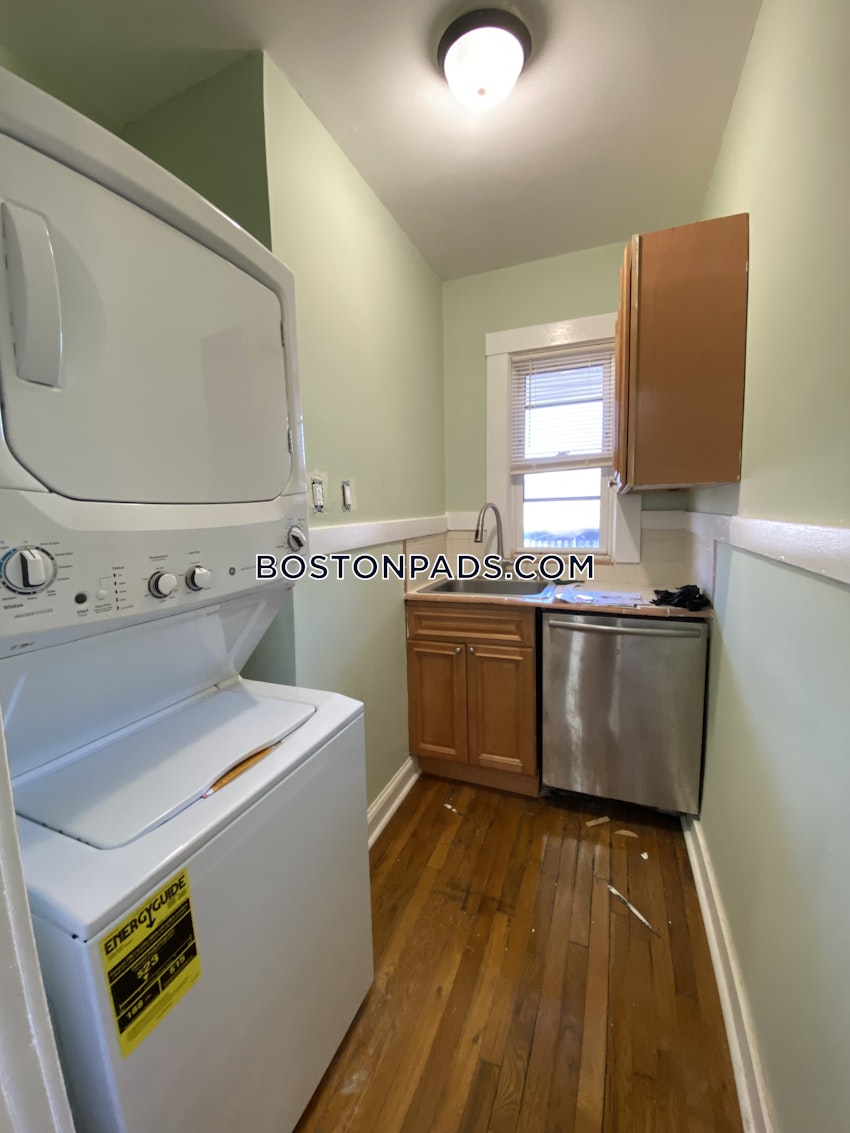 BOSTON - ROSLINDALE - 4 Beds, 1 Bath - Image 16