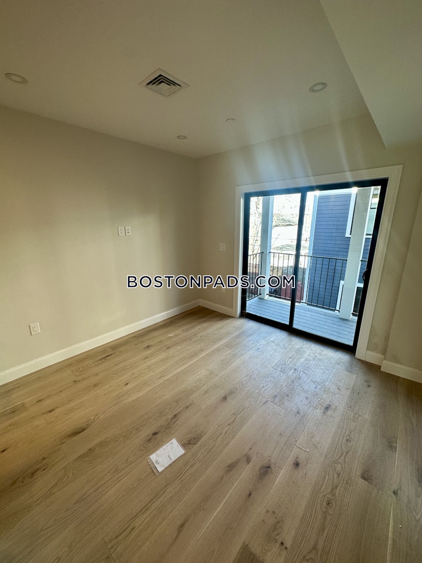 BOSTON - SOUTH BOSTON - ANDREW SQUARE - 4 Beds, 2 Baths - Image 2