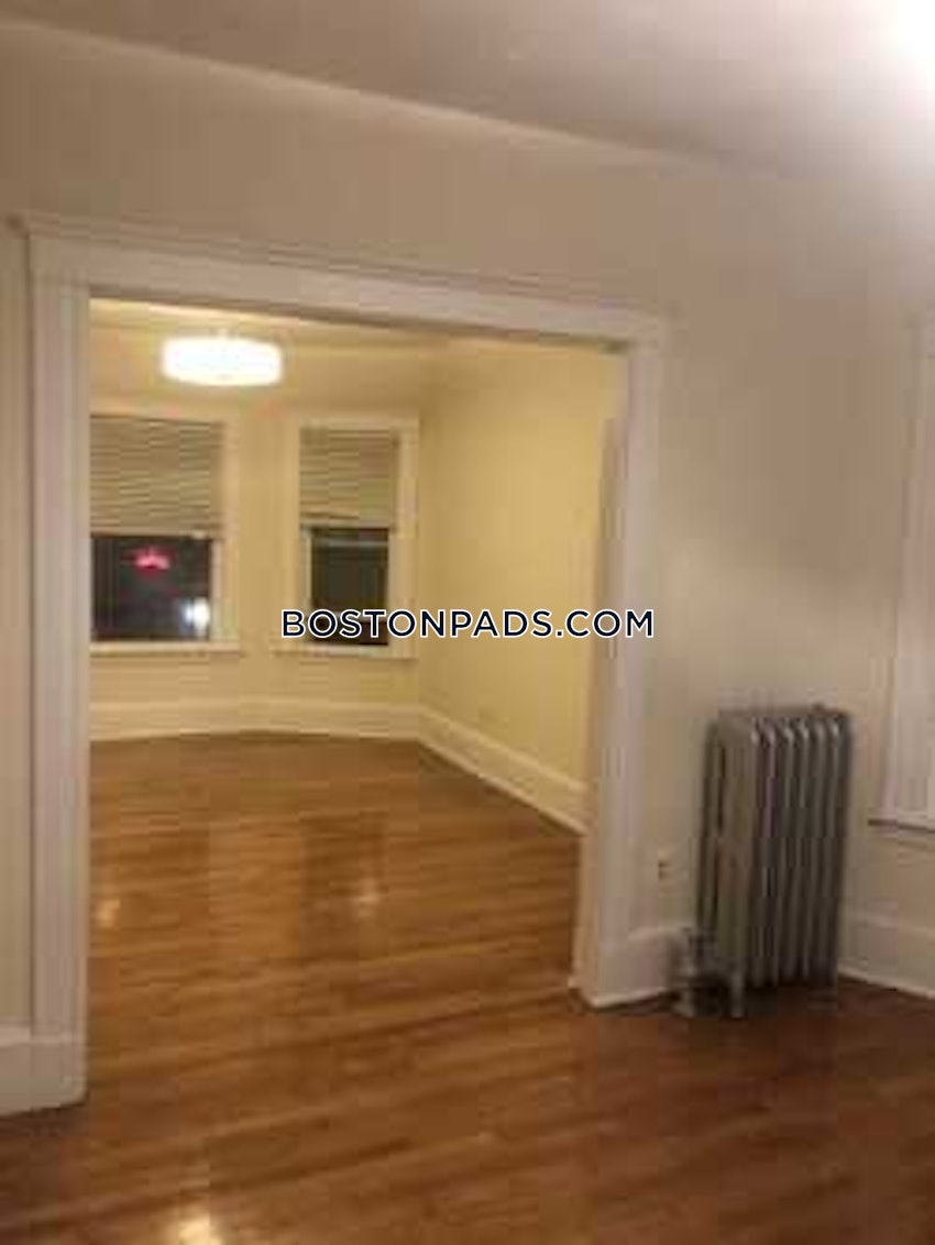 MEDFORD - TUFTS - 4 Beds, 2 Baths - Image 7