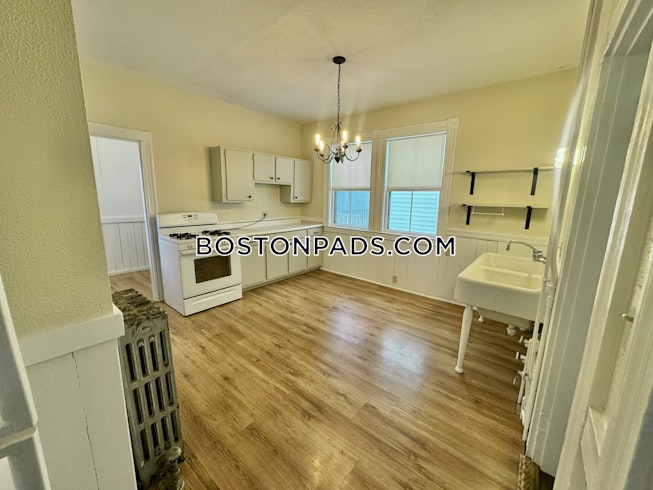 Boston - $2,800+ /mo