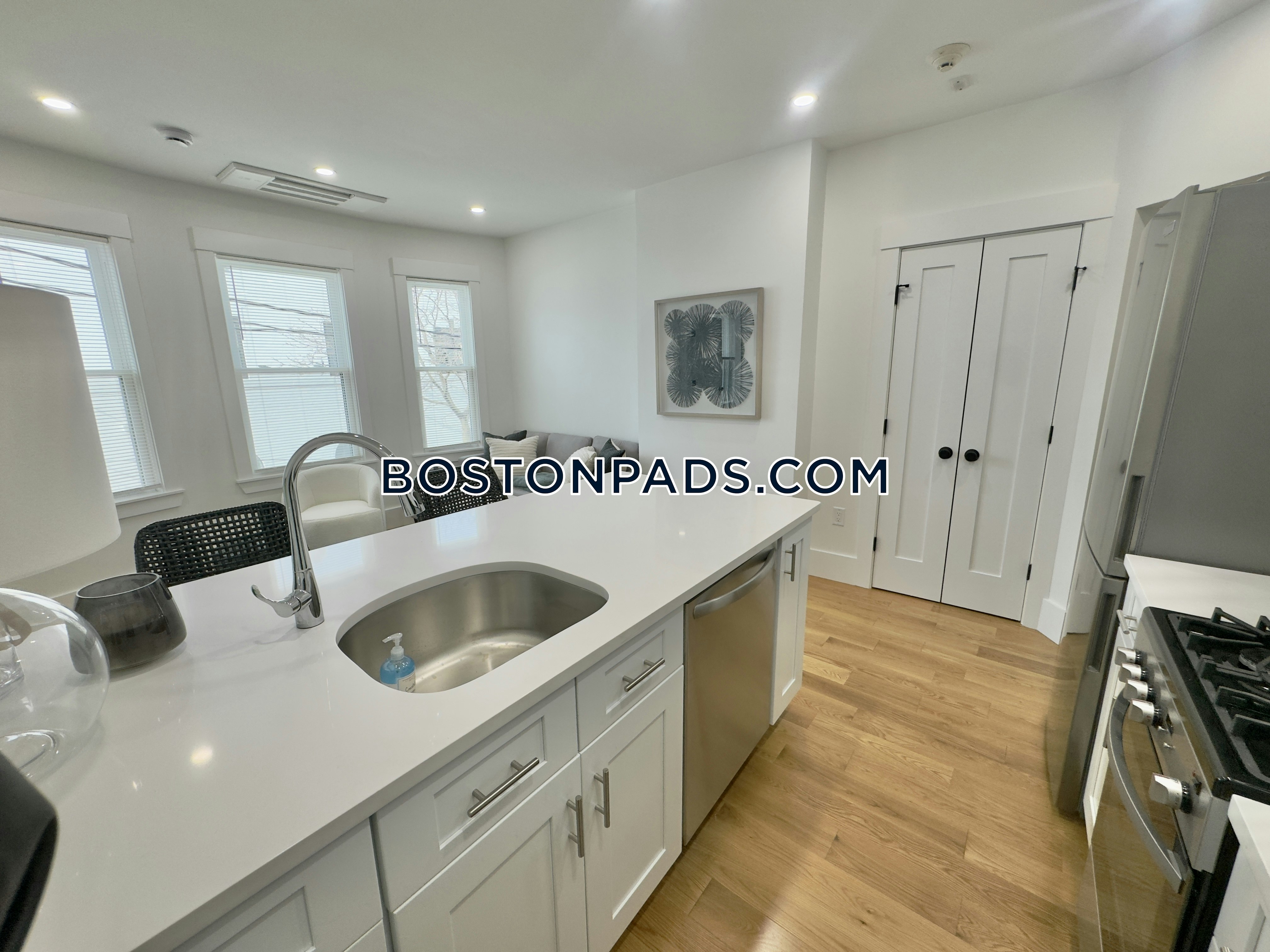 Inman Square, Cambridge, MA - 3 Beds, 2 Baths - $4,500 - ID#8036589