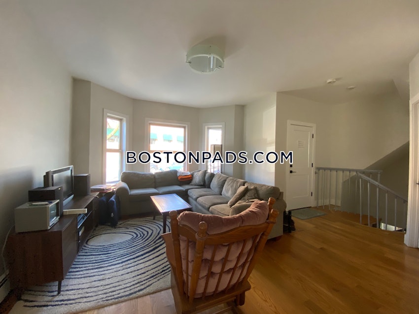 CAMBRIDGE - HARVARD SQUARE - 6 Beds, 3.5 Baths - Image 7