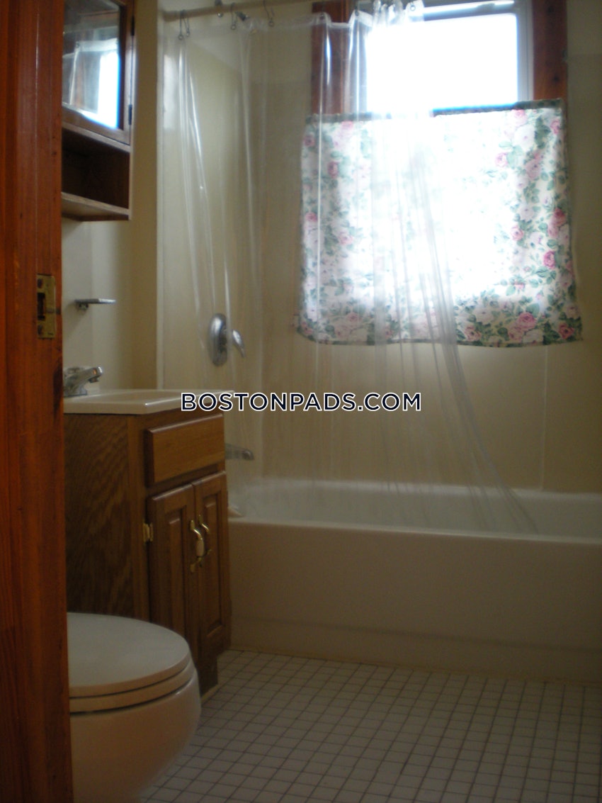 BOSTON - ROSLINDALE - 3 Beds, 1 Bath - Image 5