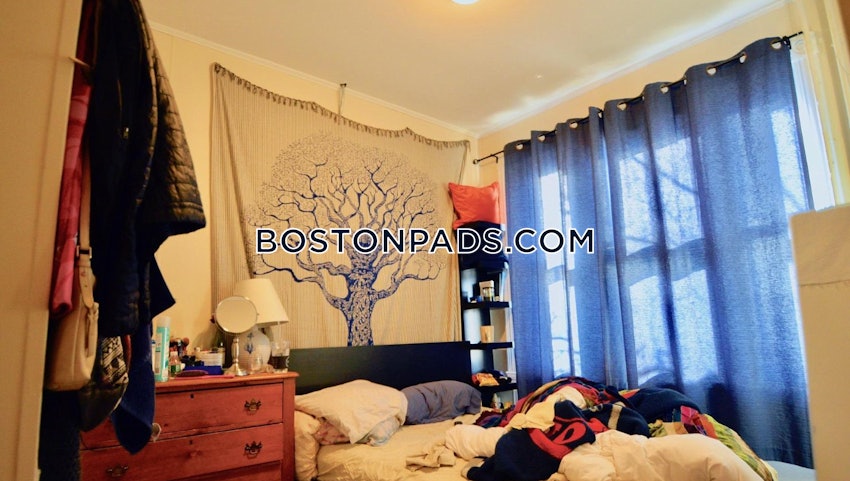 BOSTON - EAST BOSTON - BREMEN ST. PARK/AIRPORT STATION - 4 Beds, 1 Bath - Image 3