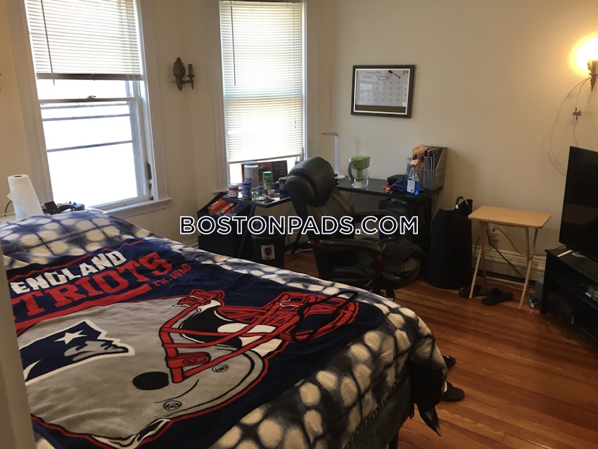 BOSTON - MISSION HILL - 4 Beds, 1 Bath - Image 6