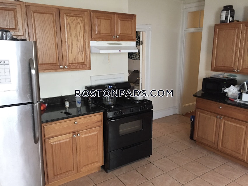 BOSTON - MISSION HILL - 3 Beds, 1 Bath - Image 1