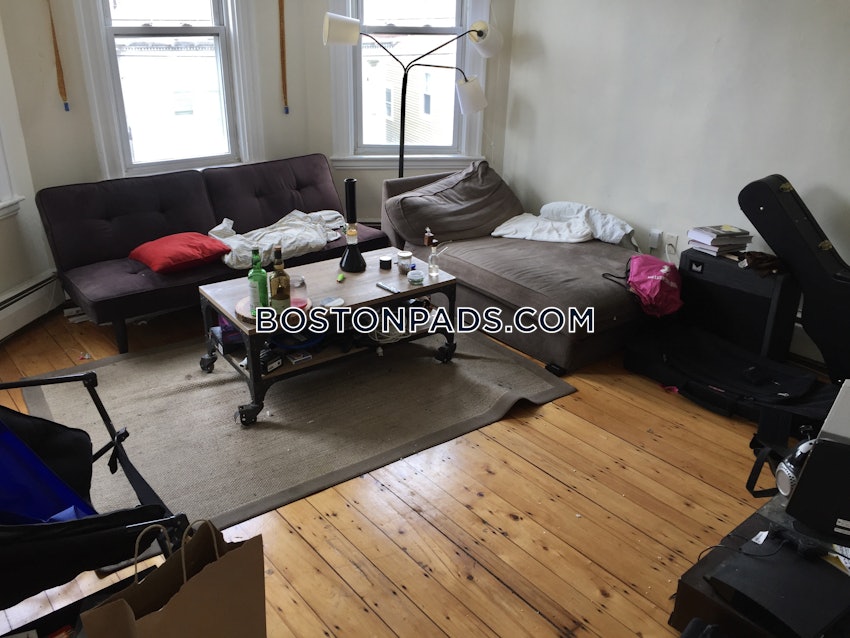 BOSTON - MISSION HILL - 4 Beds, 1 Bath - Image 1