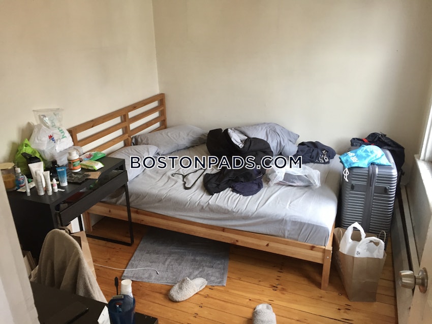 BOSTON - MISSION HILL - 4 Beds, 1 Bath - Image 4