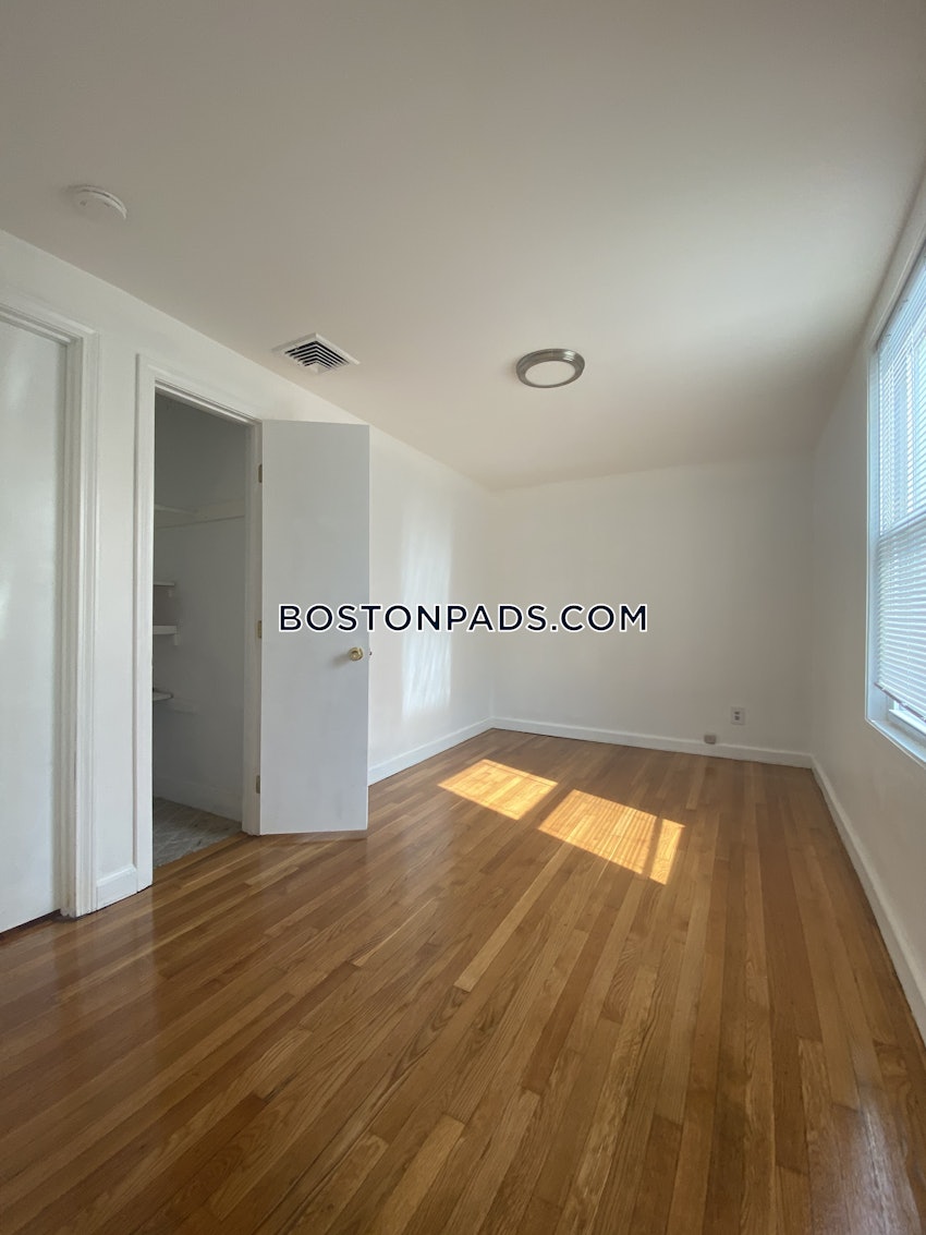 BROOKLINE - CHESTNUT HILL - 3 Beds, 2 Baths - Image 3