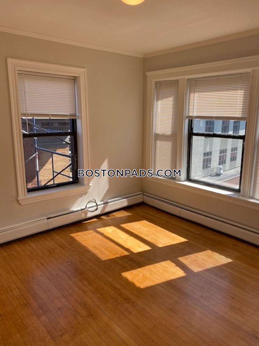 CAMBRIDGE - PORTER SQUARE - 3 Beds, 1 Bath - Image 3