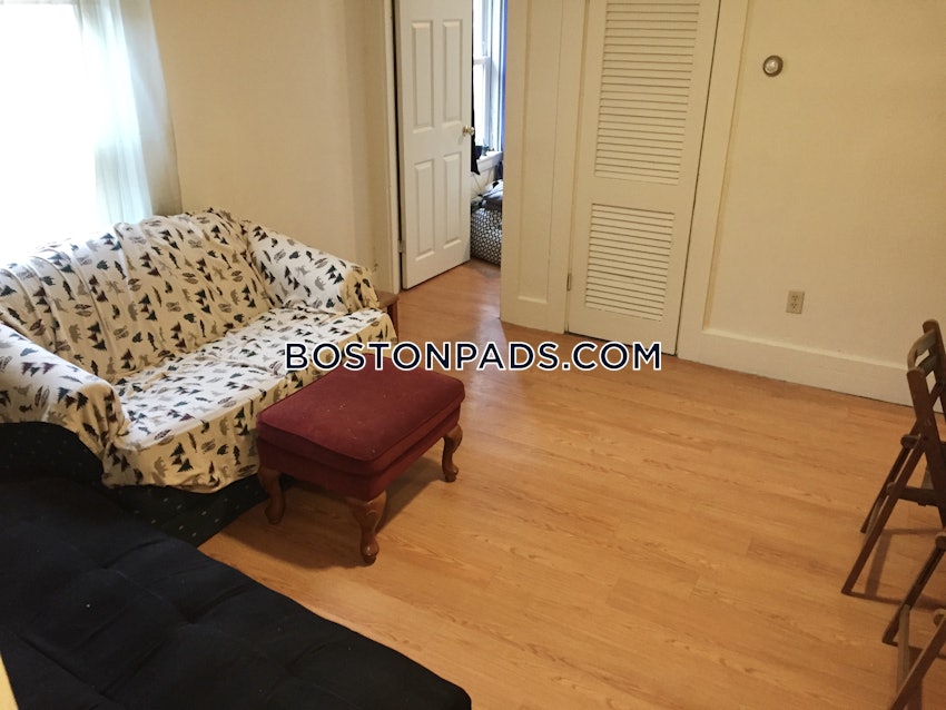 BOSTON - MISSION HILL - 4 Beds, 1 Bath - Image 10