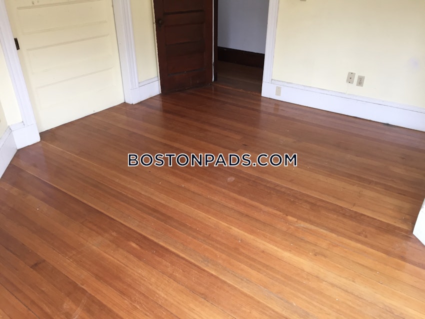 BOSTON - MISSION HILL - 4 Beds, 1 Bath - Image 8