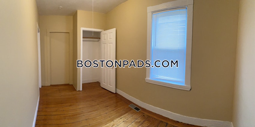 BOSTON - HYDE PARK - 3 Beds, 1 Bath - Image 9