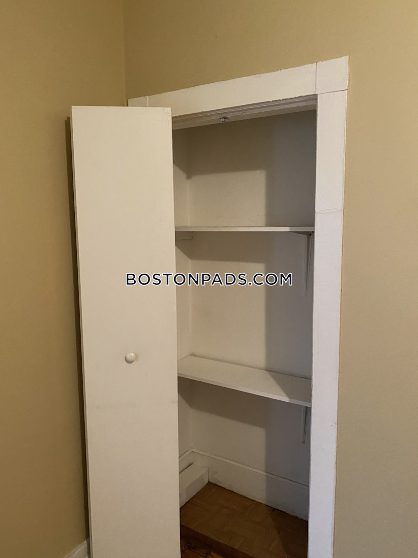 BOSTON - HYDE PARK - 3 Beds, 1 Bath - Image 13