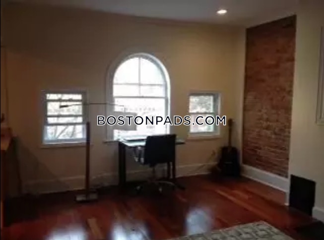 Boston - $4,800+ /mo