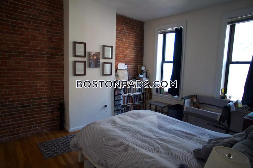 BOSTON - BAY VILLAGE - 1 Bed, 1 Bath - Image 3