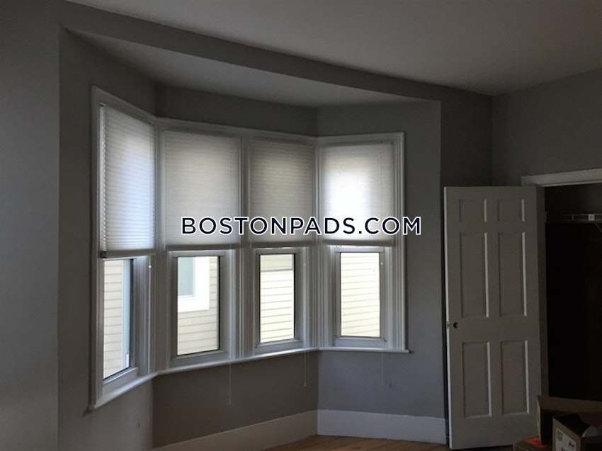 BOSTON - CHARLESTOWN - 4 Beds, 2 Baths - Image 9