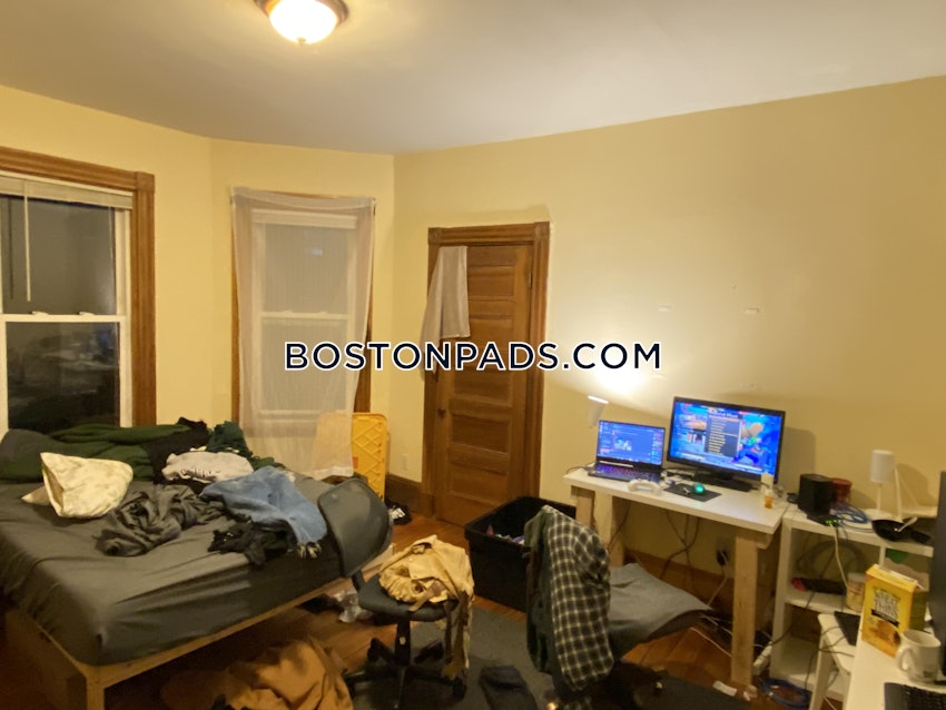BOSTON - MISSION HILL - 5 Beds, 2 Baths - Image 9