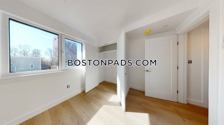 BOSTON - FORT HILL - 5 Beds, 2.5 Baths - Image 6
