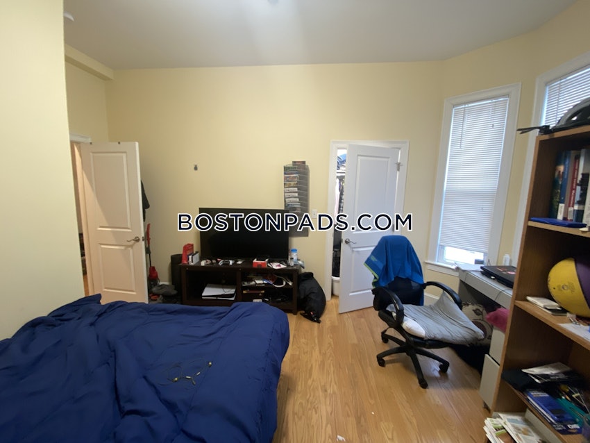 CAMBRIDGE - CENTRAL SQUARE/CAMBRIDGEPORT - 4 Beds, 2 Baths - Image 3