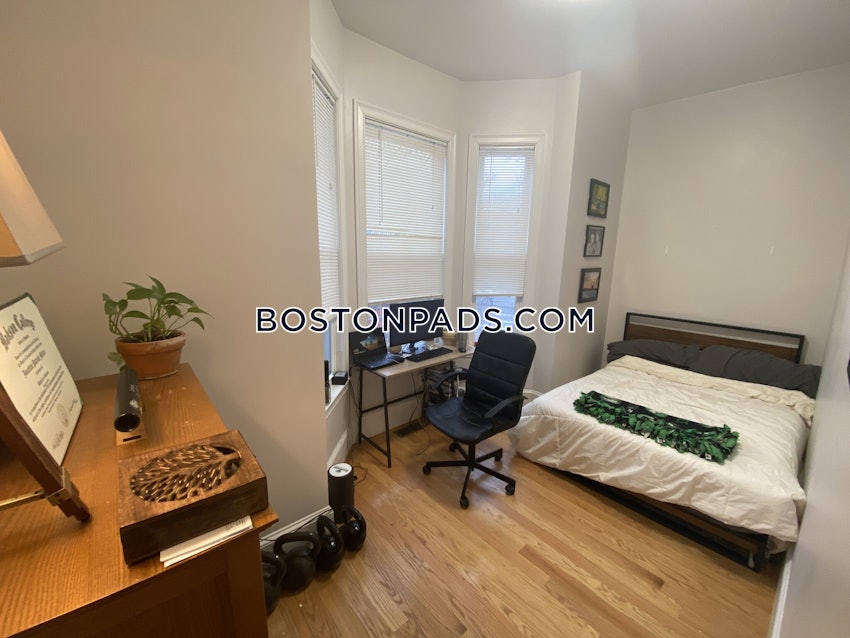 CAMBRIDGE - CENTRAL SQUARE/CAMBRIDGEPORT - 4 Beds, 2 Baths - Image 1