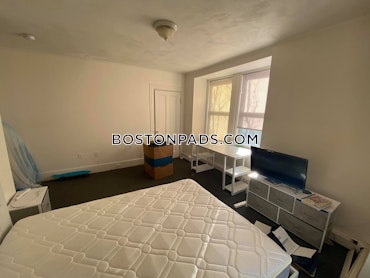 Boston - 4 Beds, 2 Baths