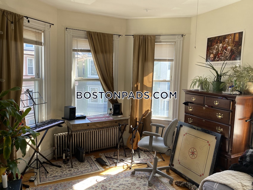 BOSTON - MISSION HILL - 4 Beds, 1 Bath - Image 16