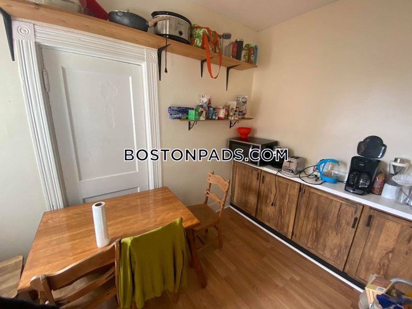 BOSTON - ALLSTON - 4 Beds, 1 Bath - Image 6