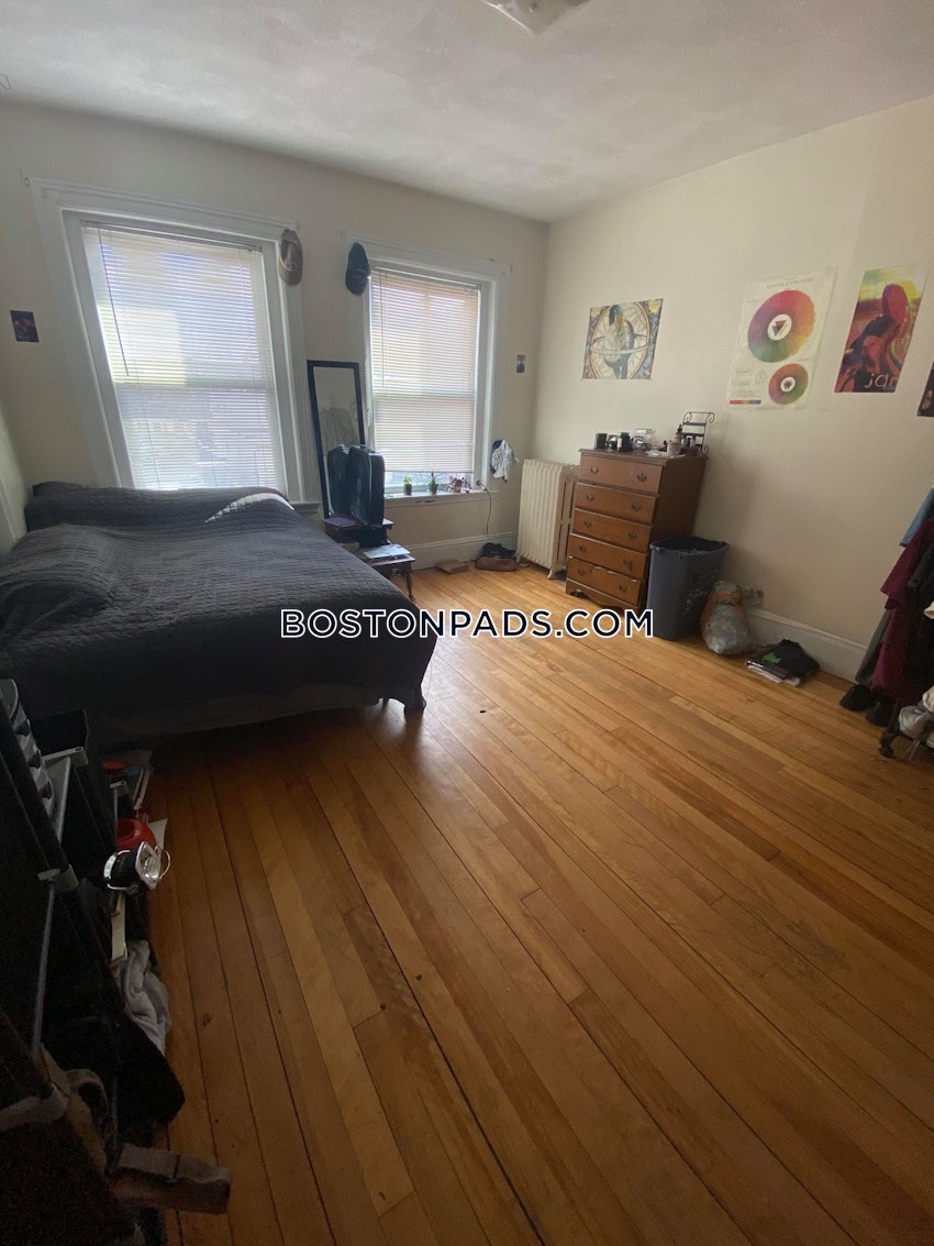 BOSTON - ALLSTON - 4 Beds, 1 Bath - Image 5