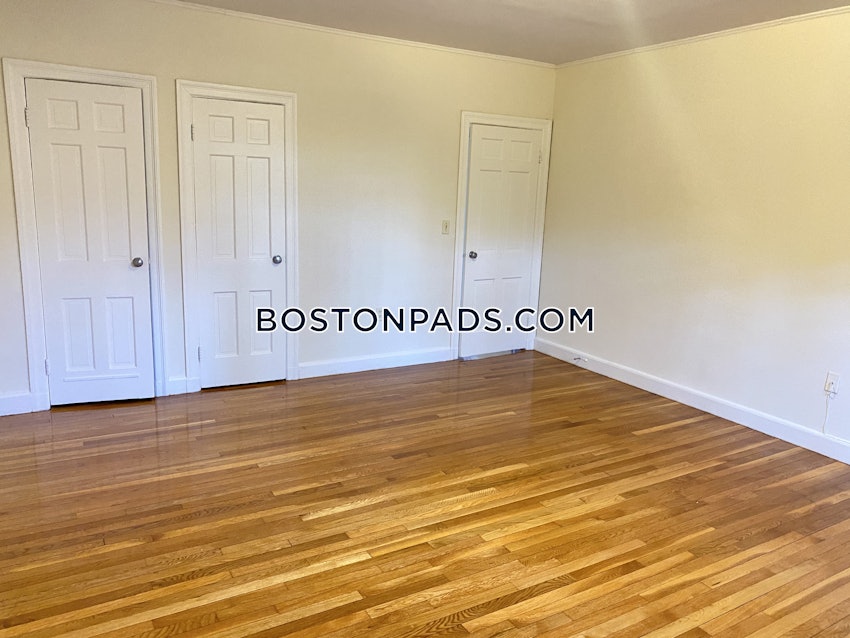 BROOKLINE- COOLIDGE CORNER - 2 Beds, 1 Bath - Image 4