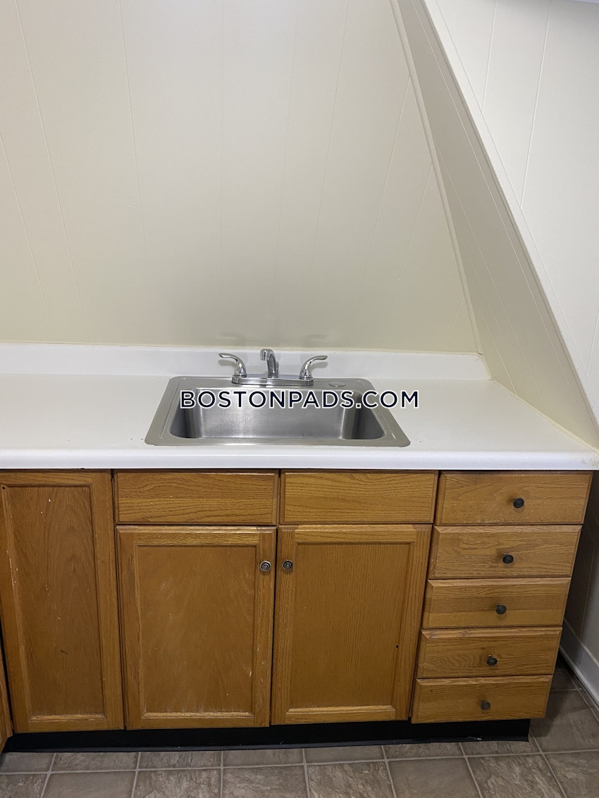 BOSTON - HYDE PARK - 1 Bed, 1 Bath - Image 3