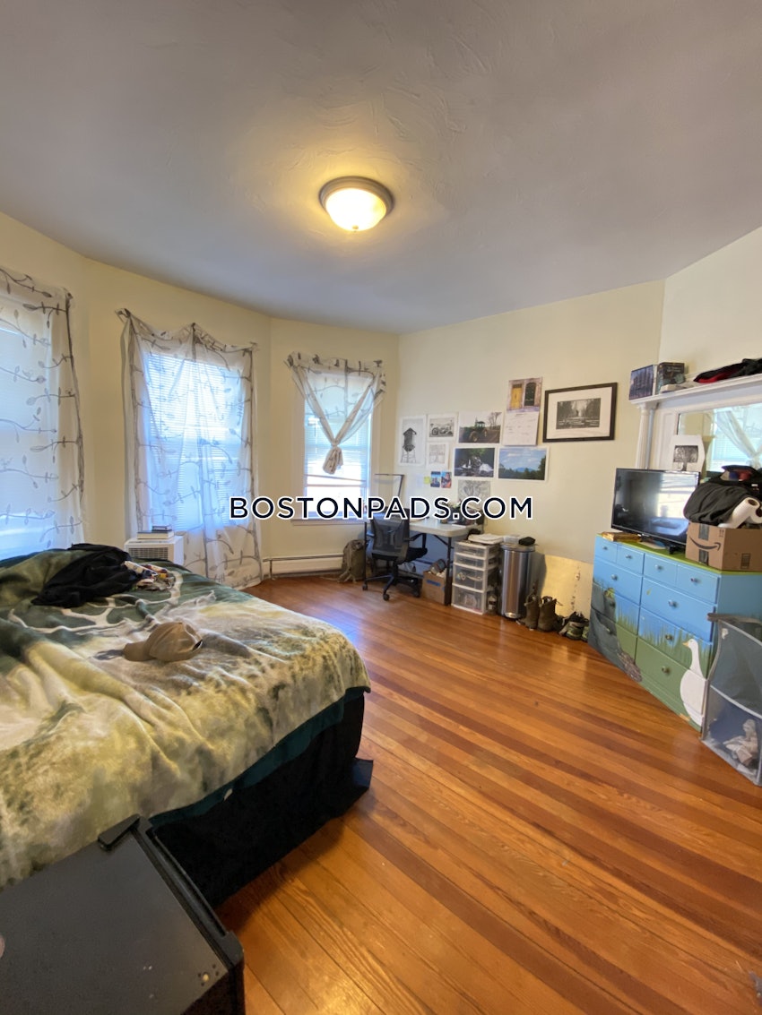 BOSTON - MISSION HILL - 4 Beds, 1 Bath - Image 1