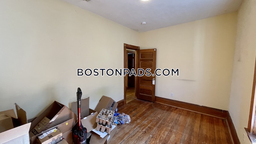 BOSTON - MISSION HILL - 5 Beds, 2 Baths - Image 4