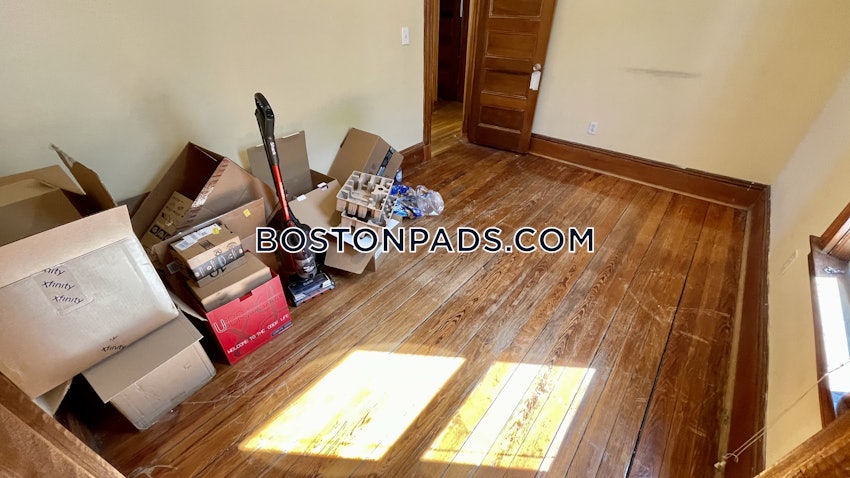 BOSTON - MISSION HILL - 5 Beds, 2 Baths - Image 5