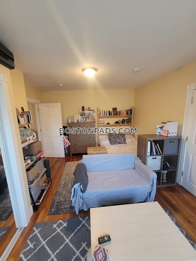 Cambridge Renovated 1 Bed 1 bath available NOW on Blake St in Cambridge!   Porter Square - $2,300