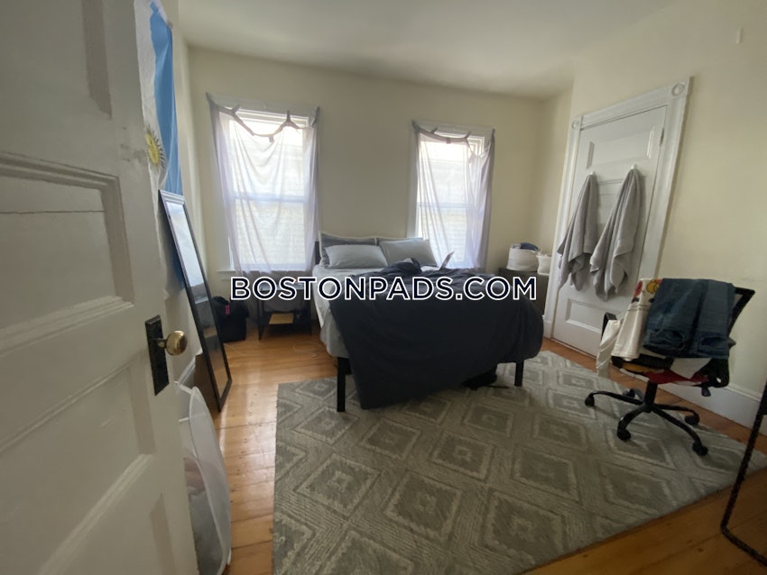 BOSTON - MISSION HILL - 3 Beds, 1 Bath - Image 8