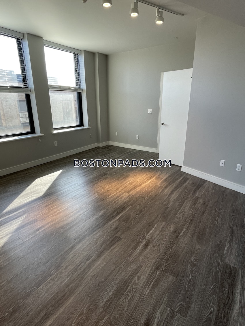 LYNN - 2 Beds, 1 Bath - Image 3