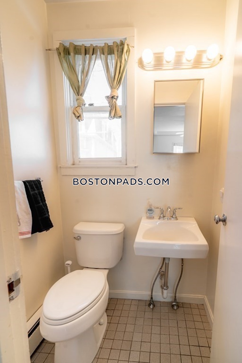 CAMBRIDGE - HARVARD SQUARE - 4 Beds, 2.5 Baths - Image 19