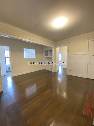 Fenway/kenmore Spacious 3 bed 1 bath with massive living room and private deck!! Boston - $4,595