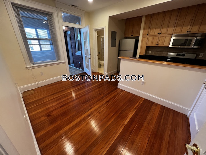 brookline-3-beds-2-baths-washington-square-4500-5990284 