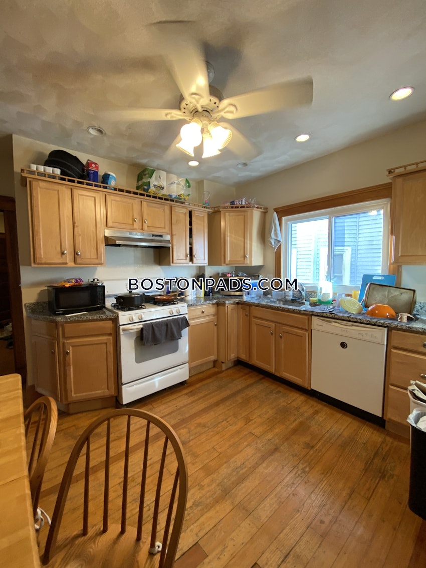 MEDFORD - TUFTS - 3 Beds, 1 Bath - Image 2