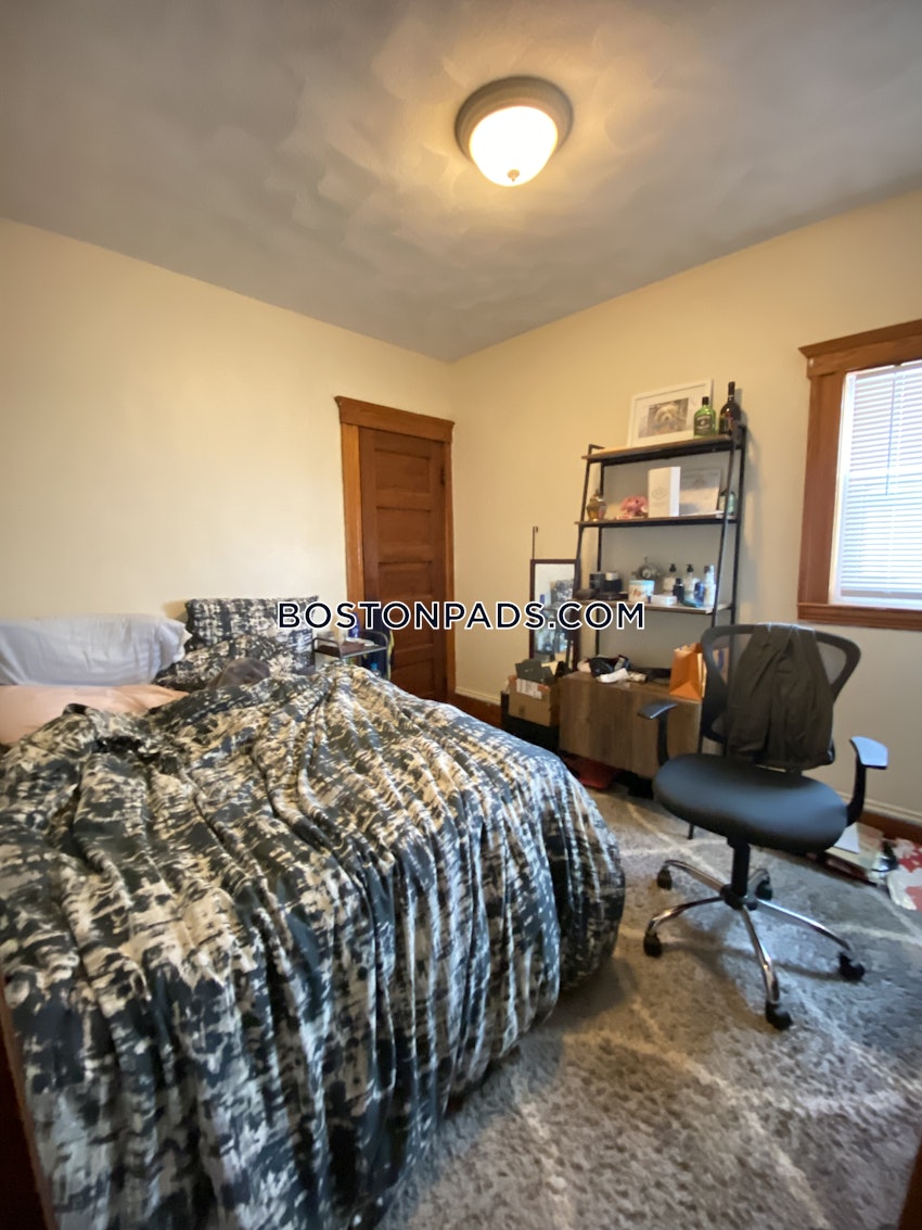 MEDFORD - TUFTS - 4 Beds, 1 Bath - Image 7