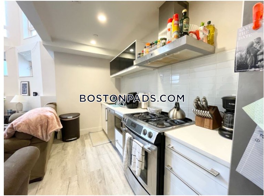 BOSTON - DORCHESTER/SOUTH BOSTON BORDER - 4 Beds, 3 Baths - Image 2
