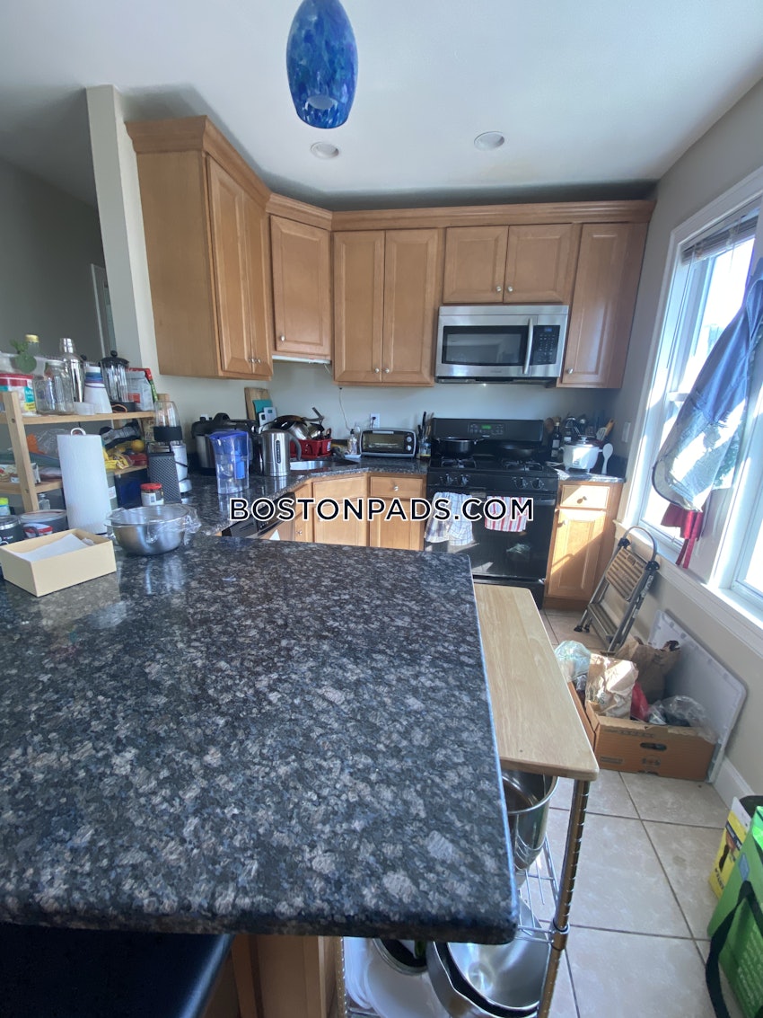 SOMERVILLE - TUFTS - 4 Beds, 2 Baths - Image 11